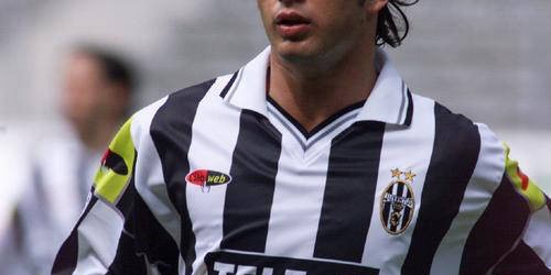 尤文之子文质彬彬却凶悍，30岁征战西甲，33岁告别赛场转型教练